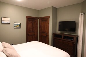 2 habitaciones, tabla de planchar con plancha y cuna de viaje