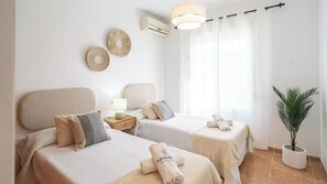 3 Schlafzimmer, Bügeleisen/Bügelbrett, Reisekinderbett, WLAN