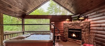 Family Perfect with Pool Table, Fire Pit, Hot Tub