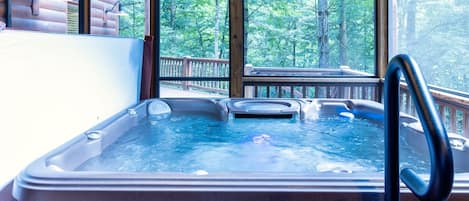 Indoor spa tub