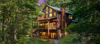 Peaceful Blue Ridge Cabin w/ Hot Tub & Fire Pit