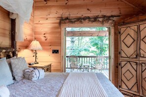 4 bedrooms, iron/ironing board, travel cot, free WiFi