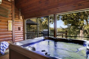 Indoor spa tub