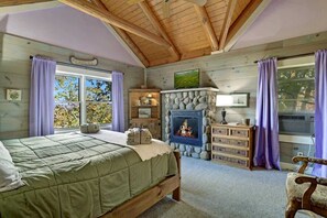 5 bedrooms, iron/ironing board, free WiFi, bed sheets