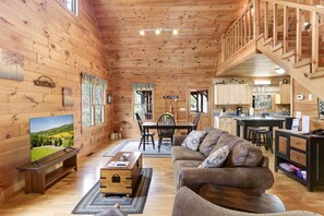 Smart TV, chimenea y estéreo 