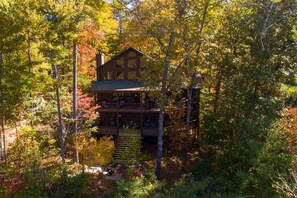 Exterior - Sunshine In The Pines-Amazing Mountain Views, Fire Pit, Hot Tub, Spacious Home (Mineral Bluff)