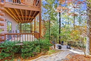 Terrace/patio - Romantic Cabin w/ Hot Tub & Grand Fire Pit (Mineral Bluff)