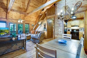 Smart TV, chimenea, oficina