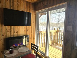Panoramic Room, Multiple Beds | Individually decorated, laptop workspace, bed sheets