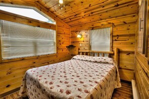 Traditional Chalet | 1 bedroom, individually decorated, laptop workspace, bed sheets