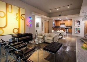 TV - High Rise Living (Dallas)