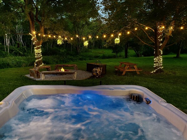 Outdoor spa tub - Vineyard View | Walk to Wineries & River| Hot Tub (Madison)
