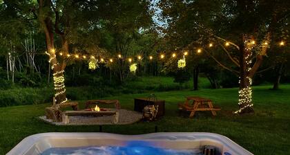 Vineyard View | Walk to Wineries & River| Hot Tub