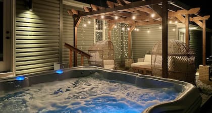 Vineyard View | Walk to Wineries & River| Hot Tub