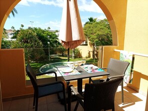 تناول الطعام بالخارج