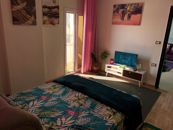 4 slaapkamers, een kluis op de kamer, een bureau, geluiddichte muren