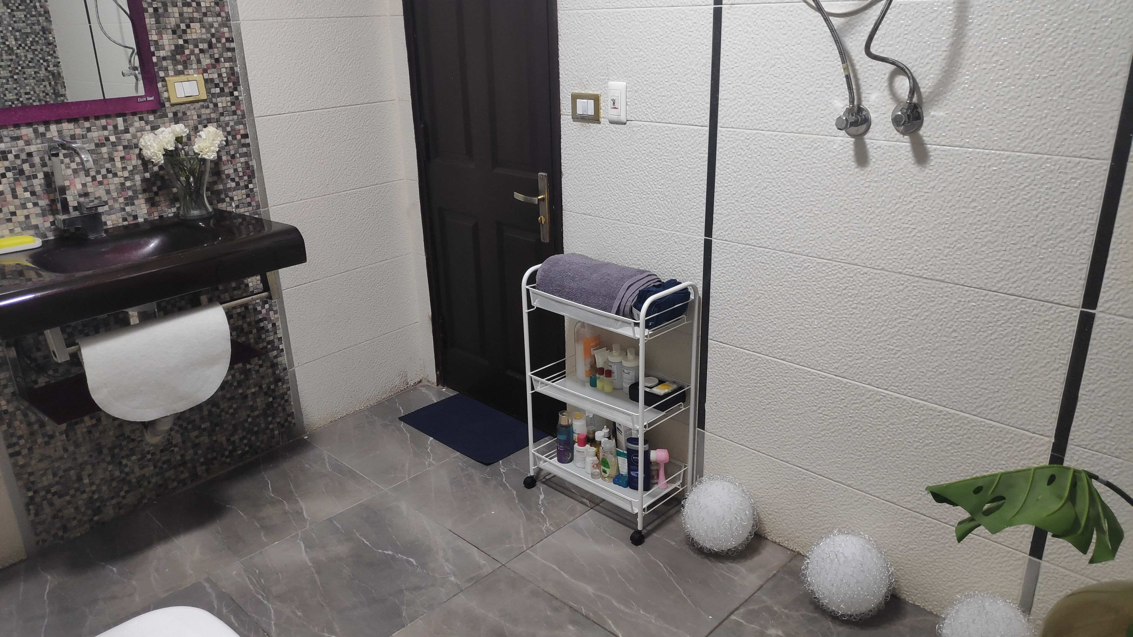 Dusch, hårtork, handdukar och tvål