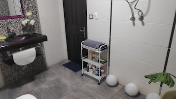 Dusch, hårtork, handdukar och tvål