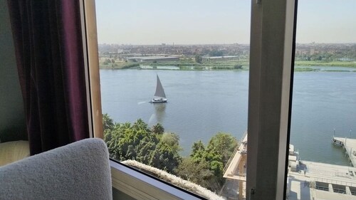  Nile & Pyramid View – Magical Sunrises, Historic Wonders