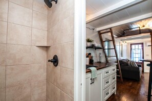 Bathtub - Windsor Cottage at River Rocks Landing (Gadsden)