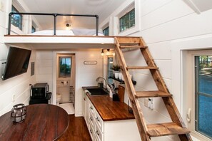 Interior - Windsor Cottage at River Rocks Landing (Gadsden)