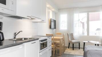 Fridge, microwave, dishwasher, cookware/dishes/utensils