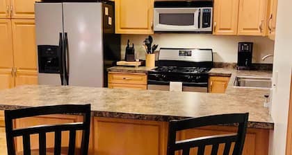 3 bed/3.5 bath Fish Creek Condo: walking distance to beach/parks, bars & dining