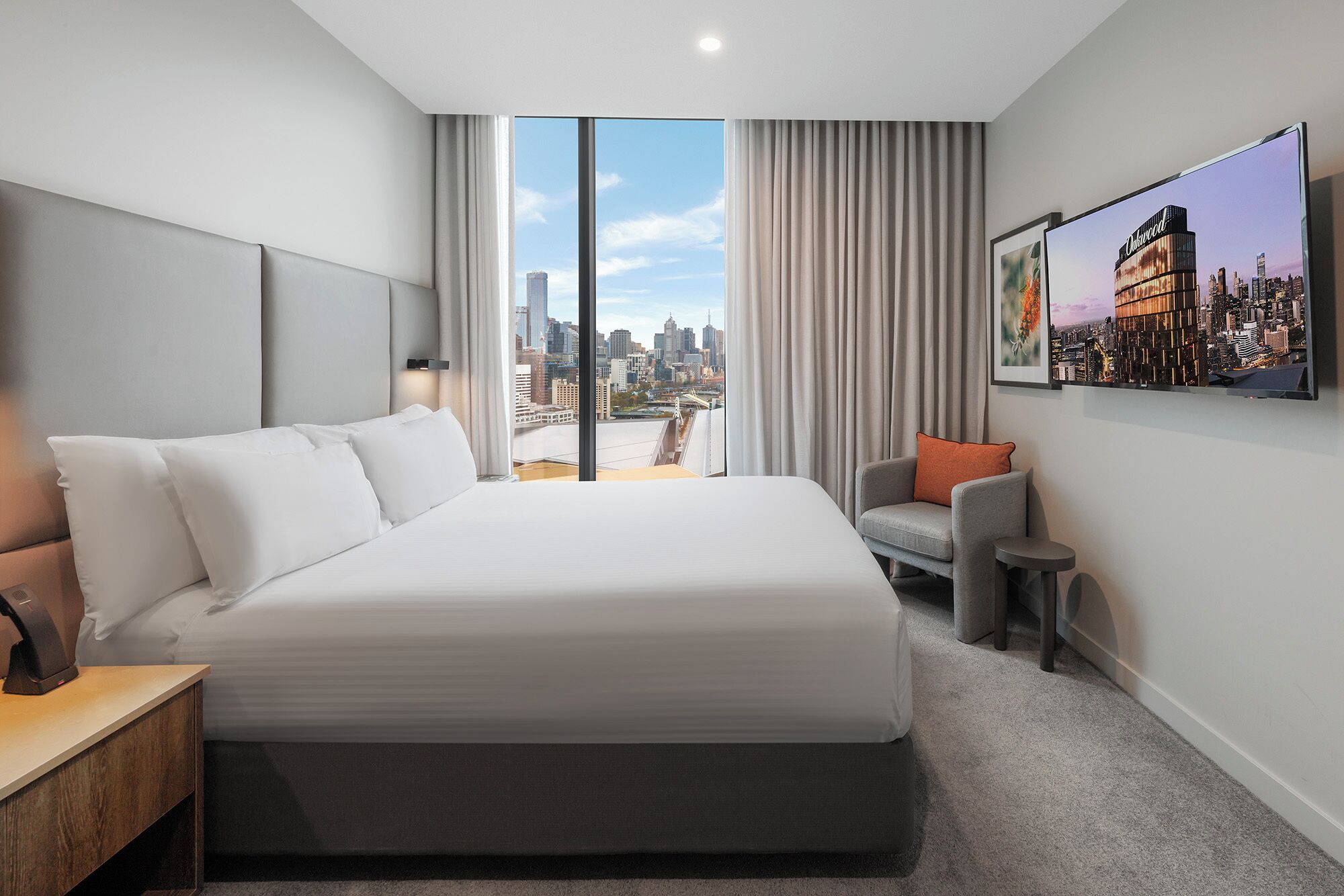 Apartemen Eksekutif, 2 kamar tidur | Brankas, meja kerja, ruang kerja ramah laptop, dan tirai kedap cahaya