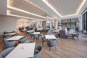 Breakfast served - Oakwood Premier Melbourne (Southbank)