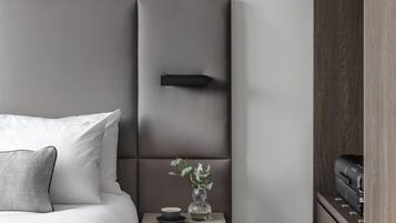 Executive-Zimmer | Zimmersafe, Schreibtisch, laptopgeeigneter Arbeitsplatz