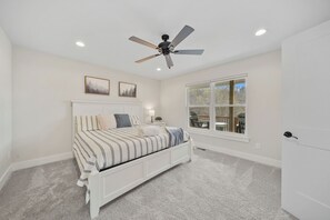 6 bedrooms, free WiFi, bed sheets