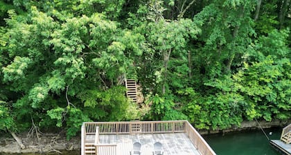 Lakeview Home/Private Boat Dock/Hot tub/Golf Cart/Gameroom/Stunning Fall Views