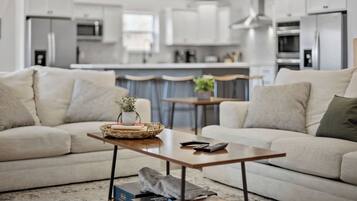 Smart TV, fireplace, table tennis