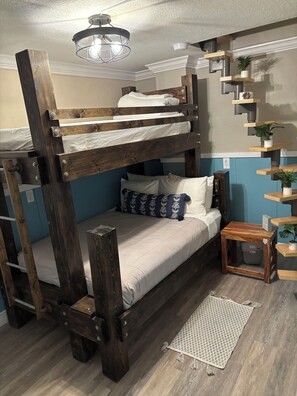 5 habitaciones, tabla de planchar con plancha, wifi y ropa de cama