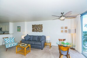 TV - Ilikai Marina 1 Bedroom Yacht View, Great Location in Waikiki! (Honolulu)