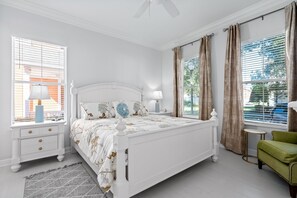 5 slaapkamers, een strijkplank/strijkijzer, reisbedje, wifi