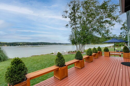 Waterfront Allyn Home with Fire Pit + 2 Kayaks!