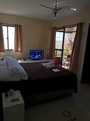 3 chambres, fer et planche à repasser, Wi-Fi gratuit, draps fournis