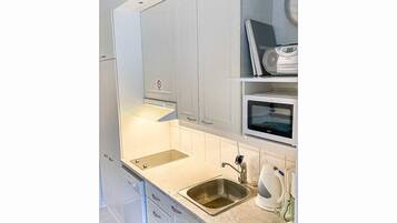 Refrigerador, lavavajillas, utensilios de cocina