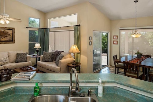 Great Location! Comm Pool & Hot Tub! Bronco - S021