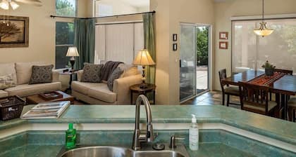 Great Location! Comm Pool & Hot Tub! Bronco - S021