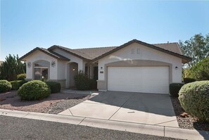 Exterior - Great Location! Comm Pool & Hot Tub! Bronco - S021 (Cottonwood)