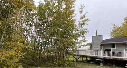 Cheerful 3 Bedroom Cottage with Fireplace.