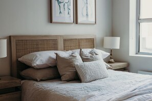 3 bedrooms, iron/ironing board, free WiFi, bed sheets - Classy City apartment close to Beach. (Newcastle)