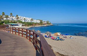 Beach - Beachside, Relaxing, Huge Pools, Near Amenities. (Malaga)