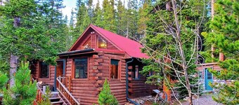 3 BR Mountain Log Cabin at St. Mary's Glacier