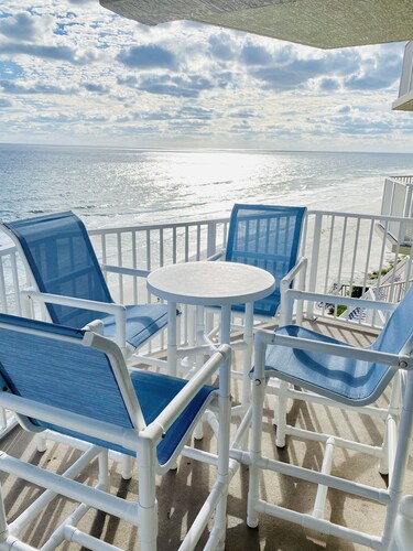 WEEKLY DISCOUNTS! OCEANFRONT CONDO! DIRECT BEACH ACCESS! NO DRIVE BEACH!KITCHEN!