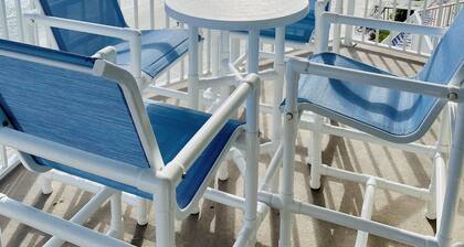 WEEKLY DISCOUNTS! OCEANFRONT CONDO! DIRECT BEACH ACCESS! NO DRIVE BEACH!KITCHEN!