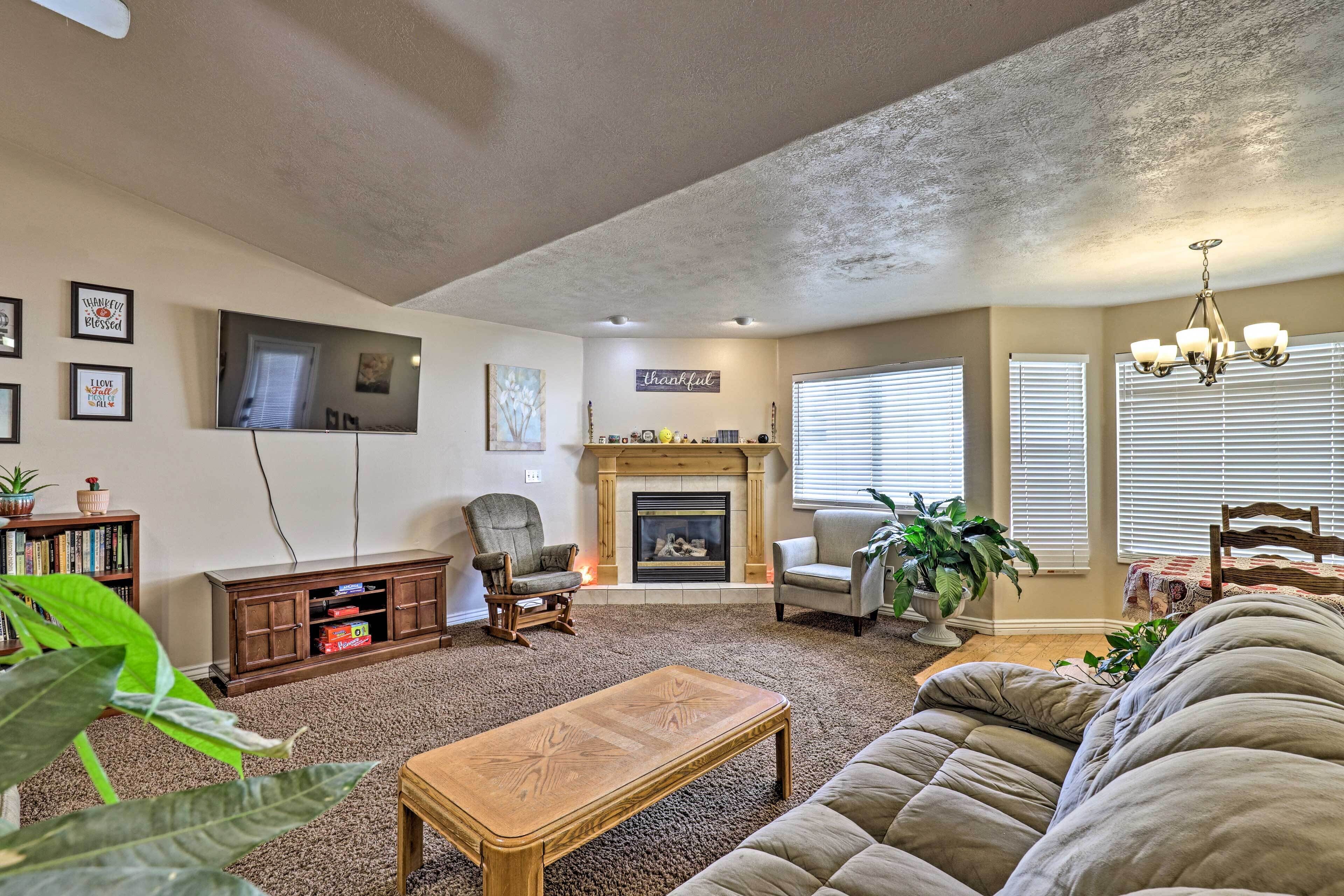 Salem House w/ Sauna, Piano, & Game Room!