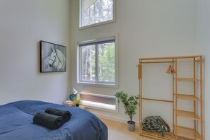 2 habitaciones, escritorio, espacio para trabajar con laptop y internet 